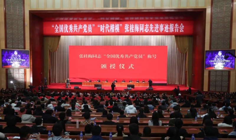 張桂梅同志先進事跡報告會在昆舉行 阮成發(fā)王予波會見報告團成員