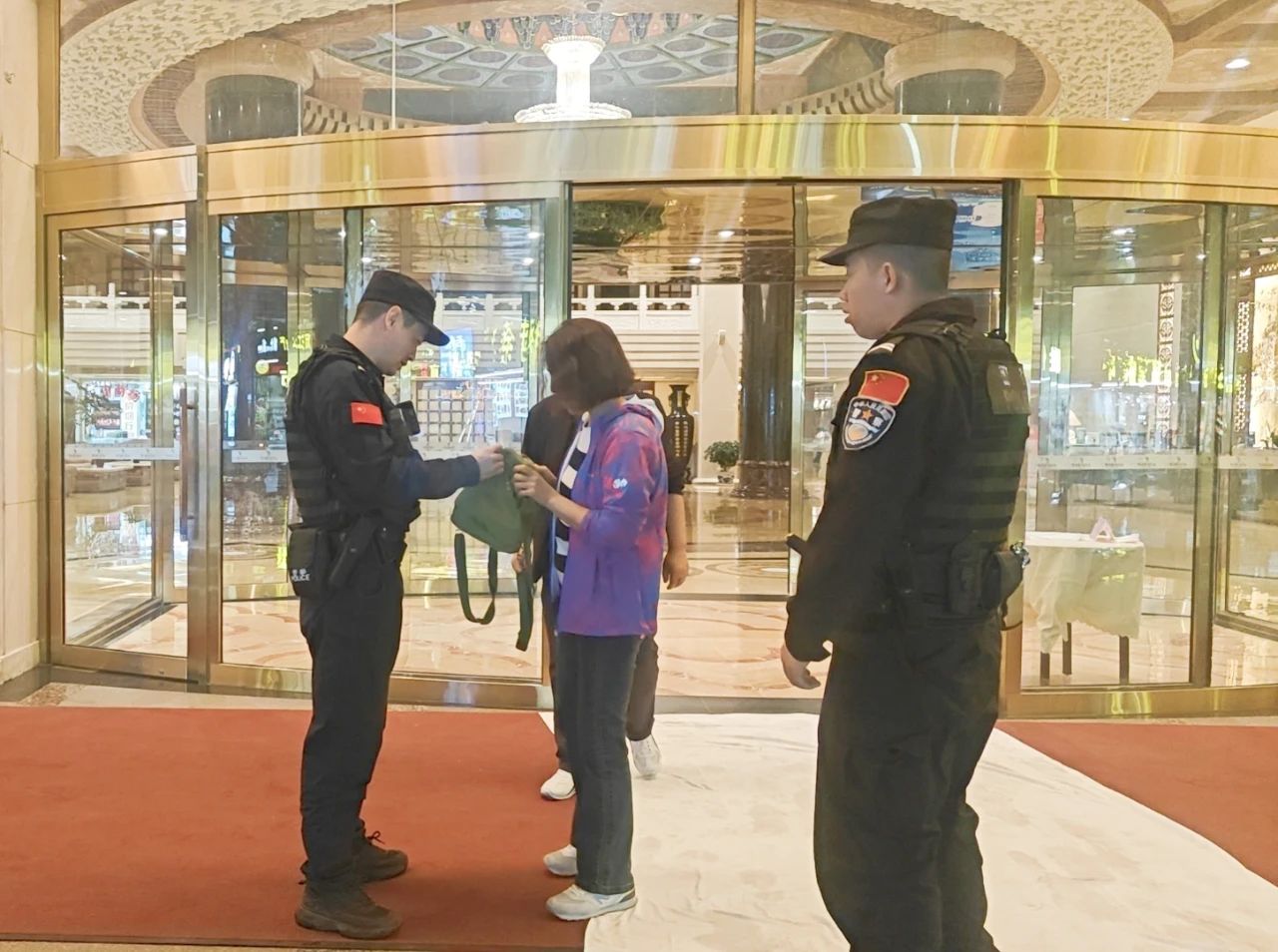 從失物找回至緊急救援：古城公安特巡警24小時在線，讓游客把“安心”打包帶走