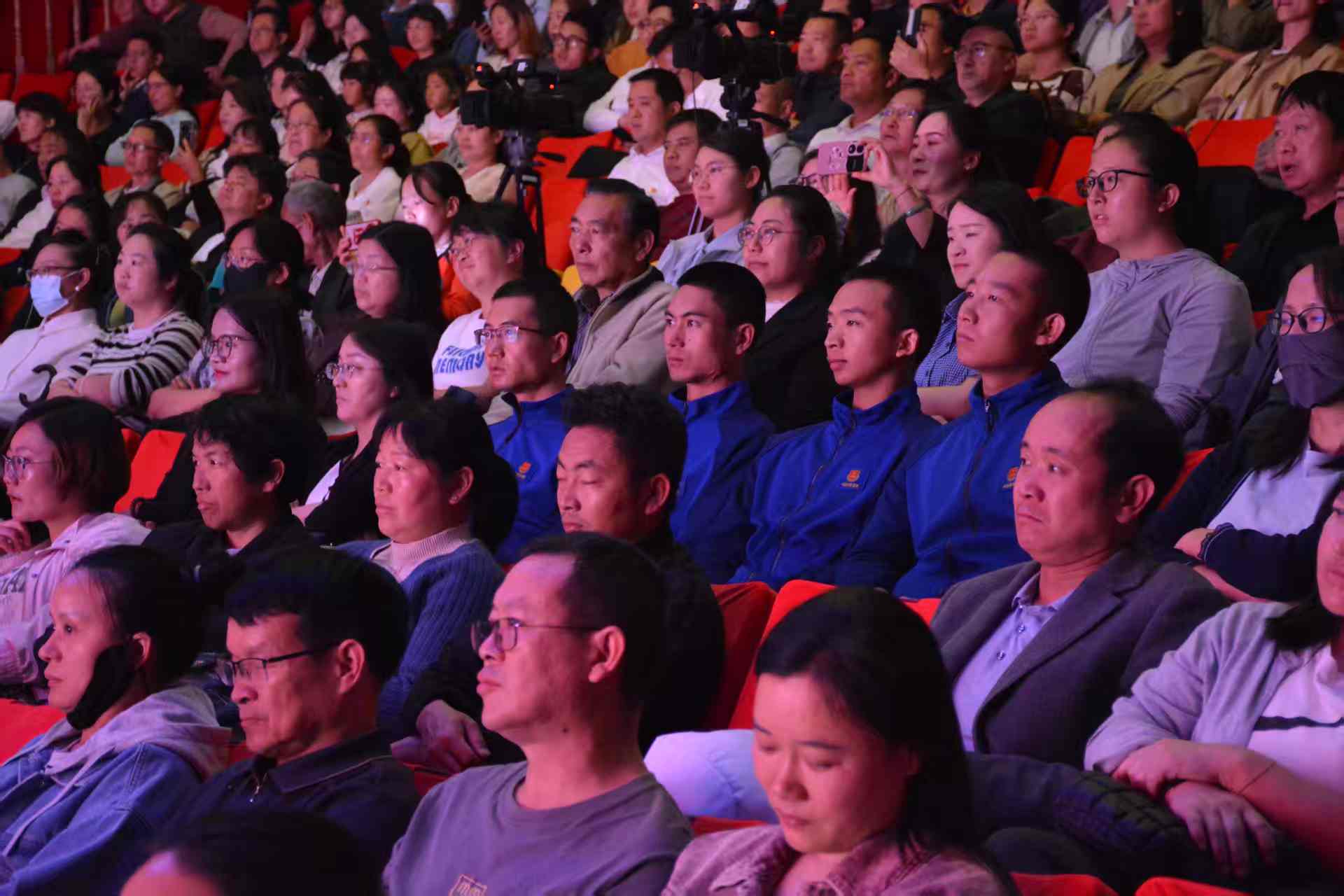 不止視聽盛宴！麗江這場演出把民族團結(jié)與清廉故事唱進心里